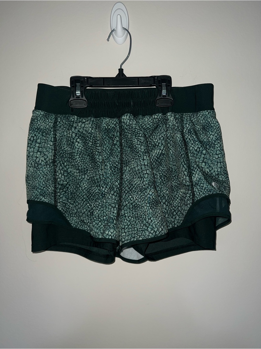 Dark green and light green running shorts MPG Medium